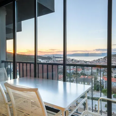 Comfy Flat With Balcony 5 Min To Marina * Cesme