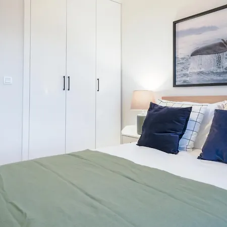 Apartment Comfy Flat With Balcony 5 Min To Marina